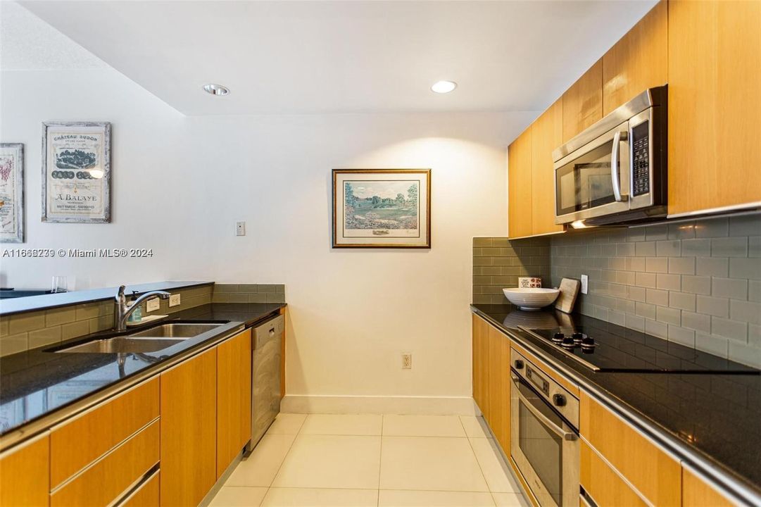 For Sale: $680,000 (2 beds, 2 baths, 1368 Square Feet)