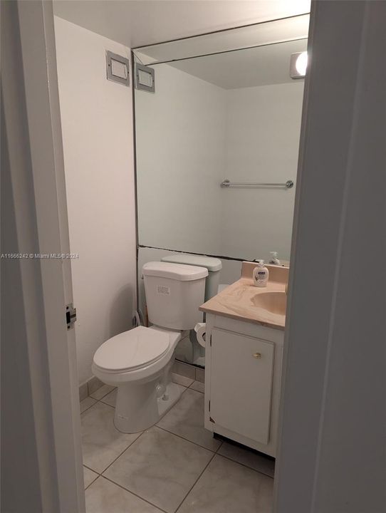 For Sale: $288,000 (1 beds, 1 baths, 767 Square Feet)