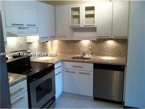 For Rent: $2,800 (2 beds, 2 baths, 1100 Square Feet)