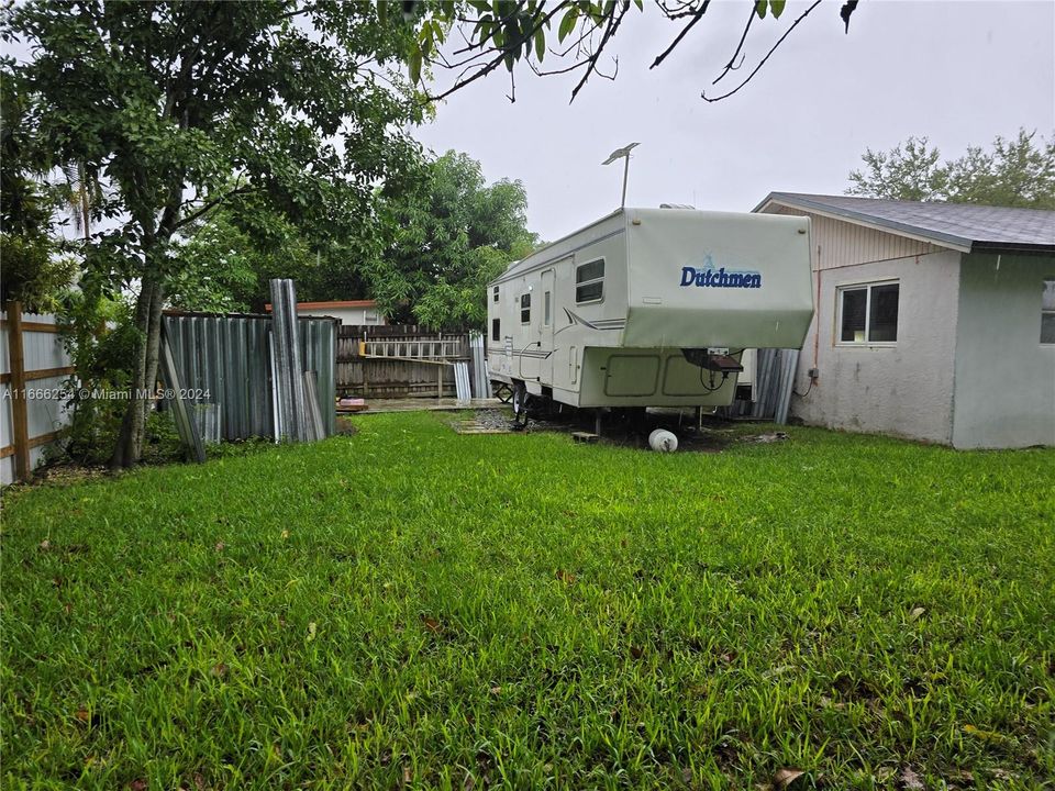 For Sale: $599,000 (3 beds, 2 baths, 1329 Square Feet)