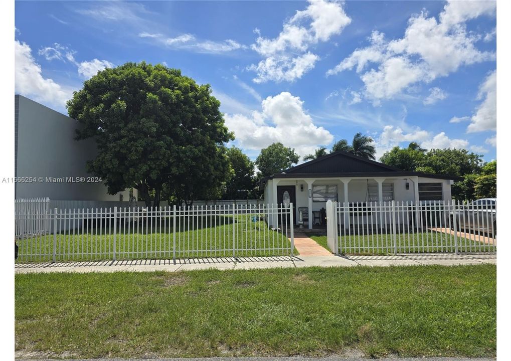 For Sale: $599,000 (3 beds, 2 baths, 1329 Square Feet)