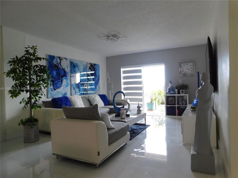 En Venta: $309,900 (3 camas, 2 baños, 1212 Pies cuadrados)