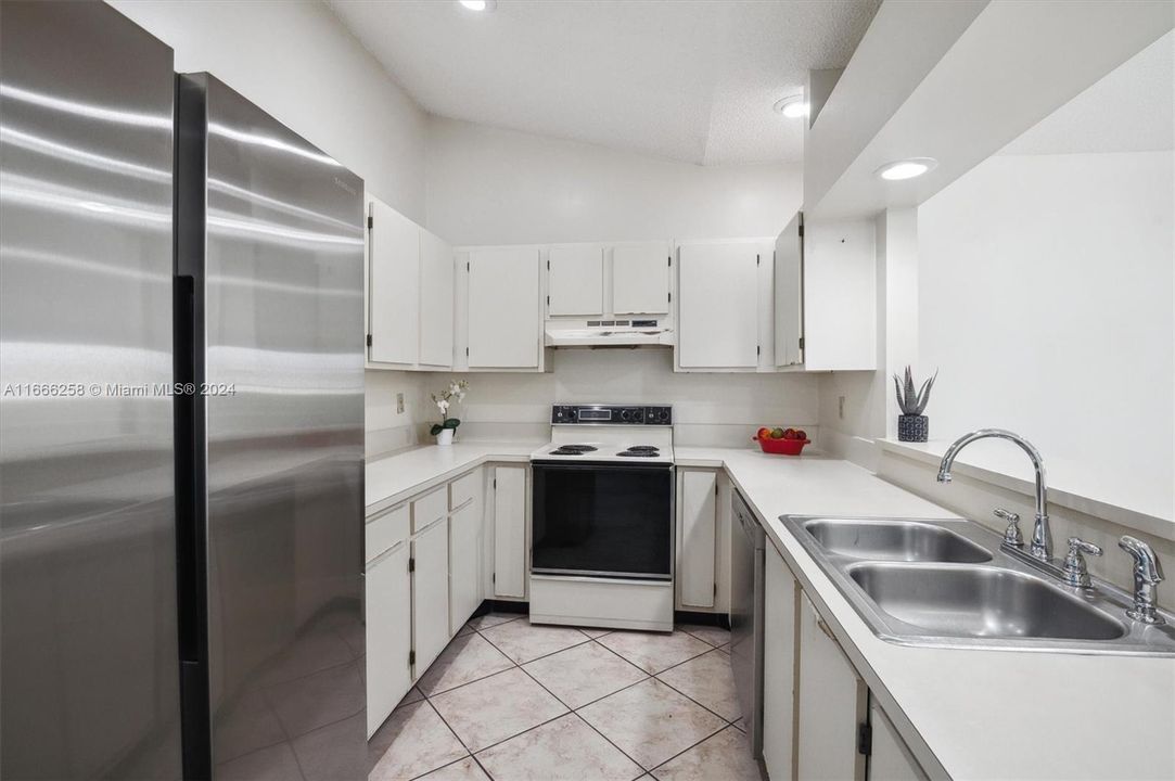 For Sale: $380,000 (3 beds, 2 baths, 1339 Square Feet)