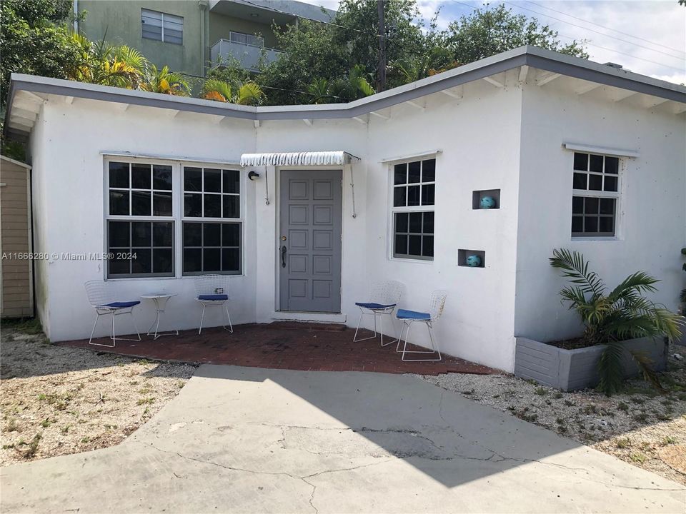 For Sale: $230,000 (1 beds, 1 baths, 539 Square Feet)