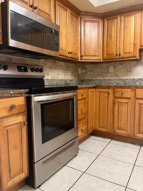 For Rent: $2,550 (2 beds, 2 baths, 1596 Square Feet)