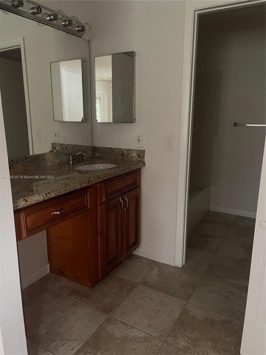 For Rent: $2,150 (2 beds, 2 baths, 1044 Square Feet)