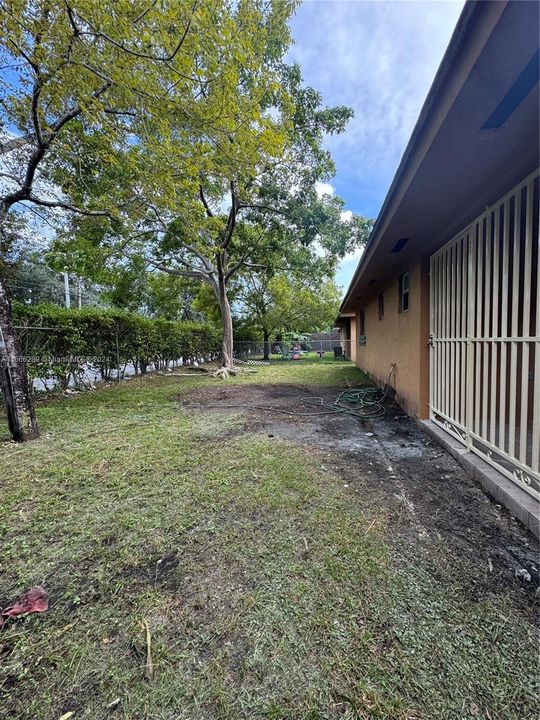 Active With Contract: $3,300 (4 beds, 2 baths, 1652 Square Feet)