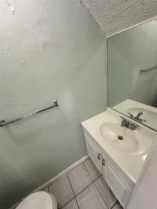 For Rent: $2,150 (2 beds, 1 baths, 758 Square Feet)