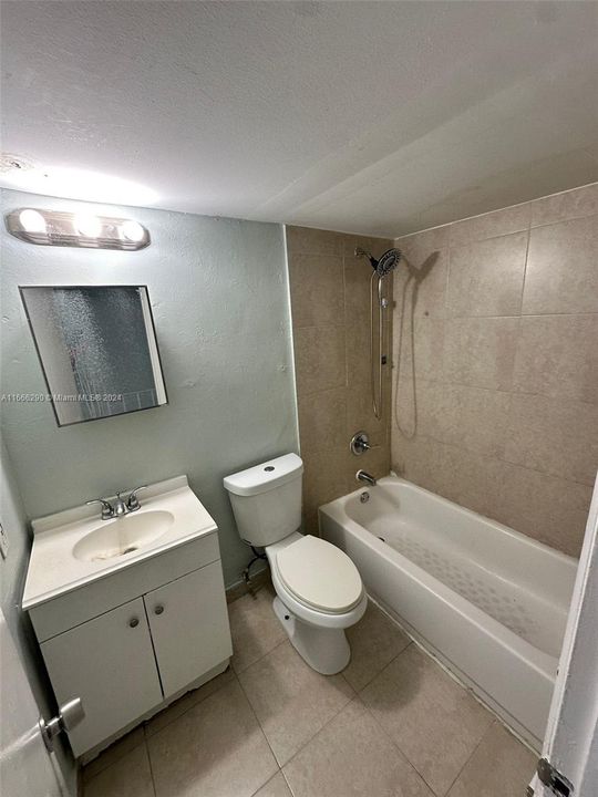 For Rent: $2,150 (2 beds, 1 baths, 758 Square Feet)