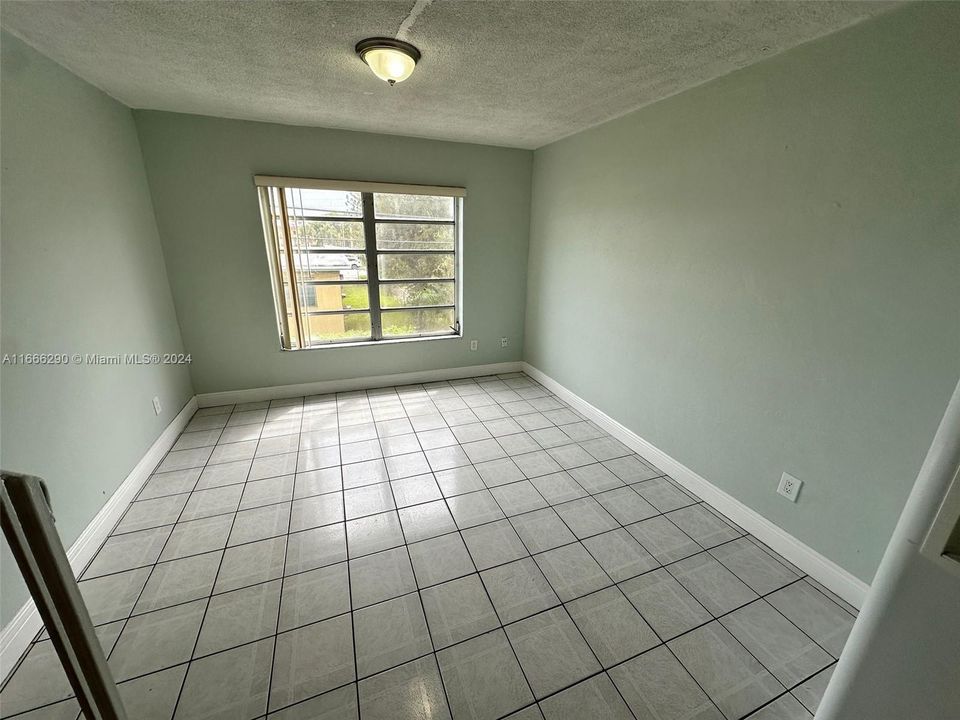 For Rent: $2,150 (2 beds, 1 baths, 758 Square Feet)