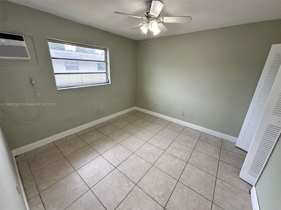 For Rent: $2,150 (2 beds, 1 baths, 758 Square Feet)