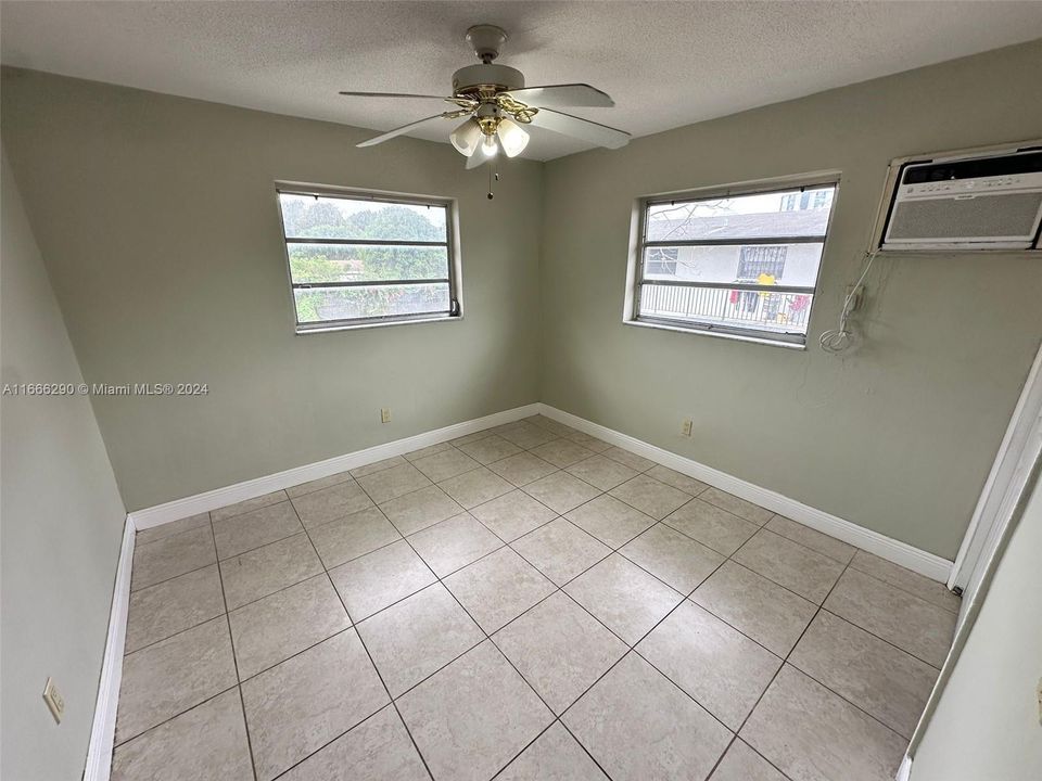 For Rent: $2,150 (2 beds, 1 baths, 758 Square Feet)