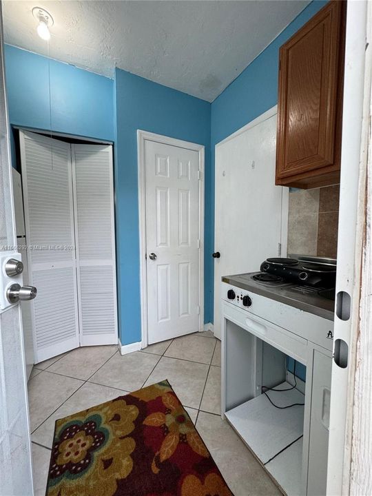 For Rent: $1,200 (1 beds, 1 baths, 1583 Square Feet)