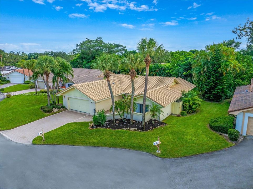 For Sale: $719,000 (3 beds, 2 baths, 1936 Square Feet)