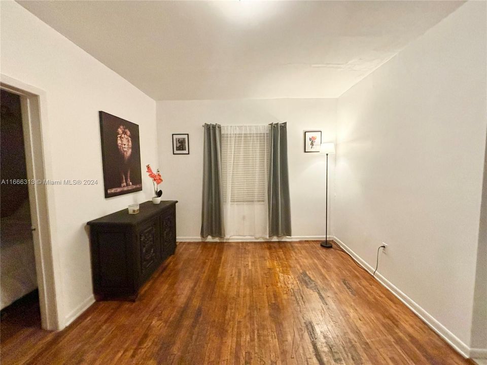 For Rent: $1,900 (1 beds, 1 baths, 390 Square Feet)