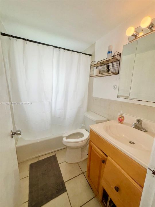 For Rent: $1,900 (1 beds, 1 baths, 390 Square Feet)