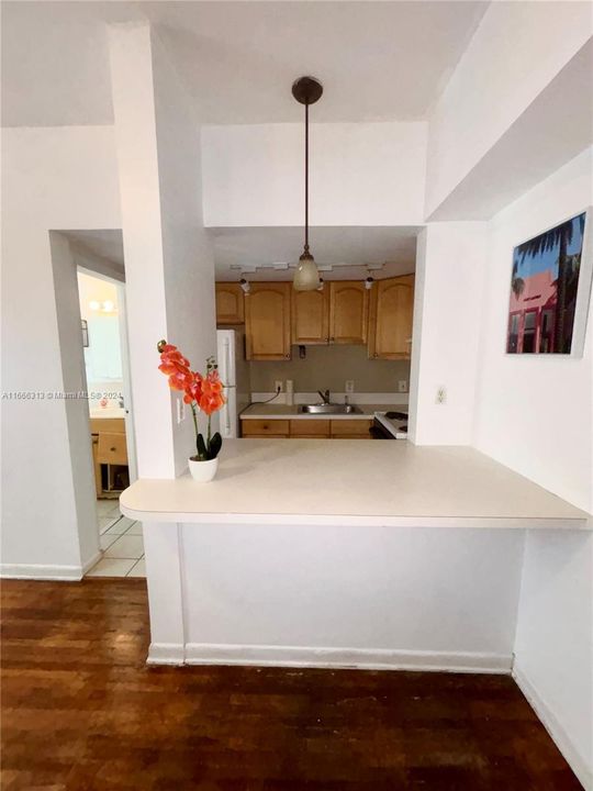 For Rent: $1,900 (1 beds, 1 baths, 390 Square Feet)