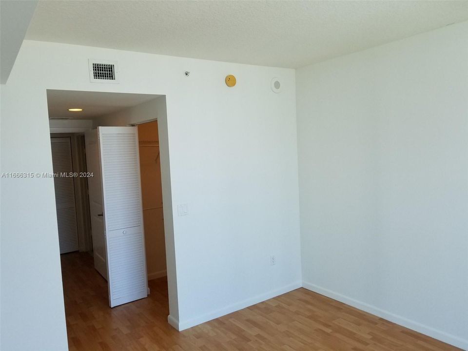 For Rent: $2,650 (1 beds, 1 baths, 692 Square Feet)