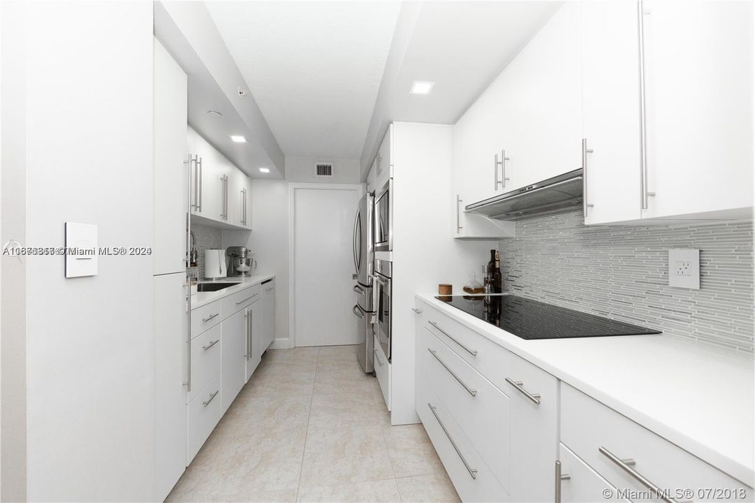 For Rent: $3,500 (1 beds, 1 baths, 819 Square Feet)