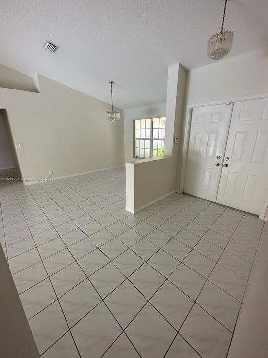 For Rent: $4,350 (4 beds, 2 baths, 2328 Square Feet)