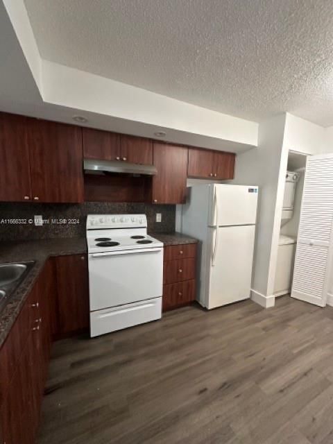 For Sale: $184,900 (2 beds, 2 baths, 1014 Square Feet)