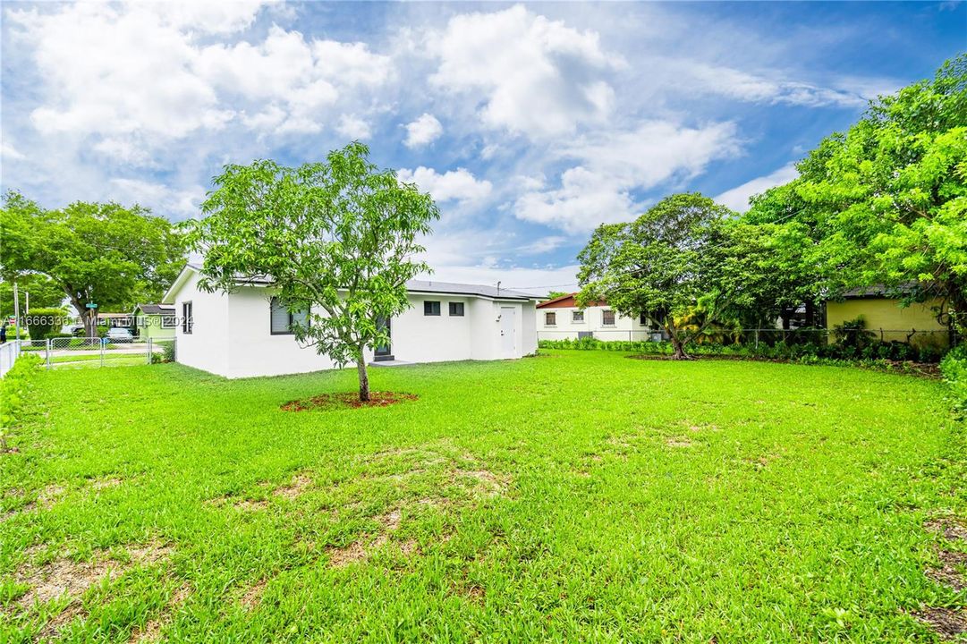 For Sale: $615,000 (3 beds, 2 baths, 1200 Square Feet)