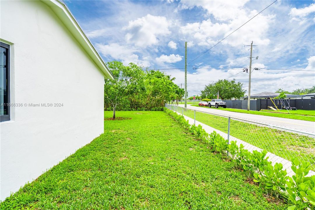 For Sale: $615,000 (3 beds, 2 baths, 1200 Square Feet)