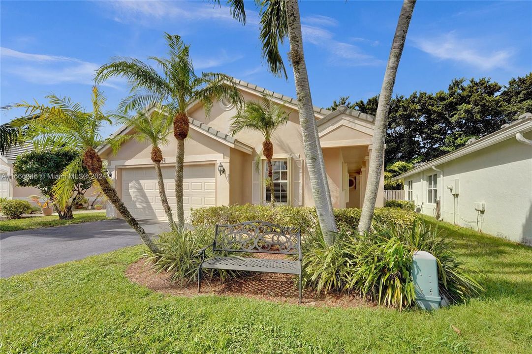 For Sale: $600,000 (3 beds, 2 baths, 1338 Square Feet)