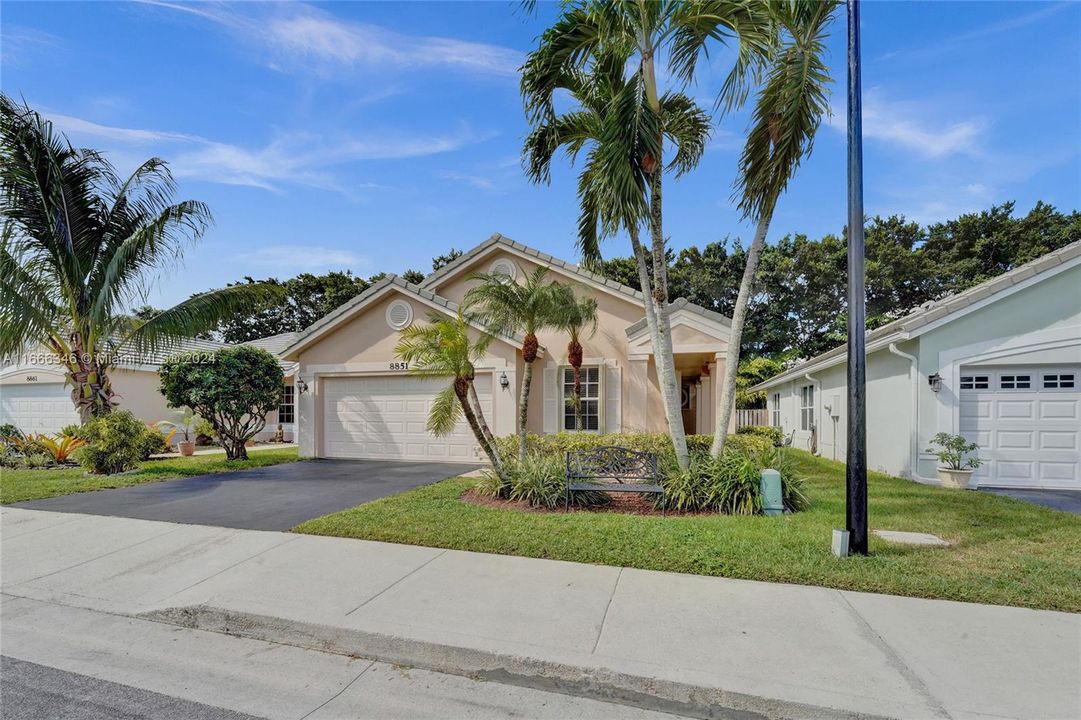 For Sale: $600,000 (3 beds, 2 baths, 1338 Square Feet)