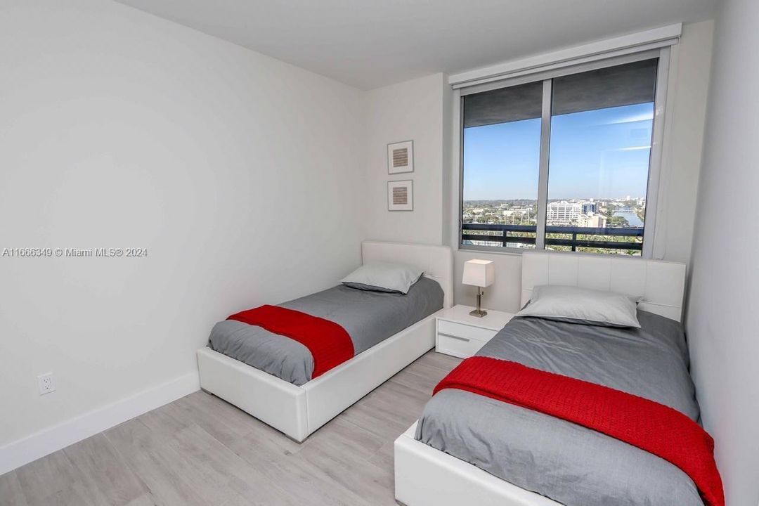 For Sale: $700,000 (2 beds, 2 baths, 1129 Square Feet)