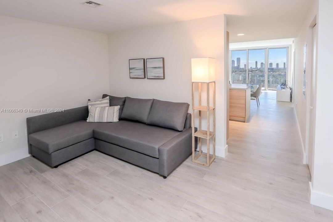 For Sale: $700,000 (2 beds, 2 baths, 1129 Square Feet)