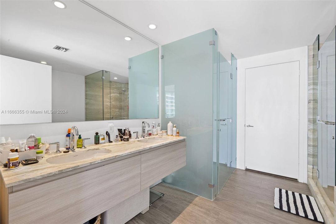 For Sale: $799,000 (2 beds, 2 baths, 1060 Square Feet)