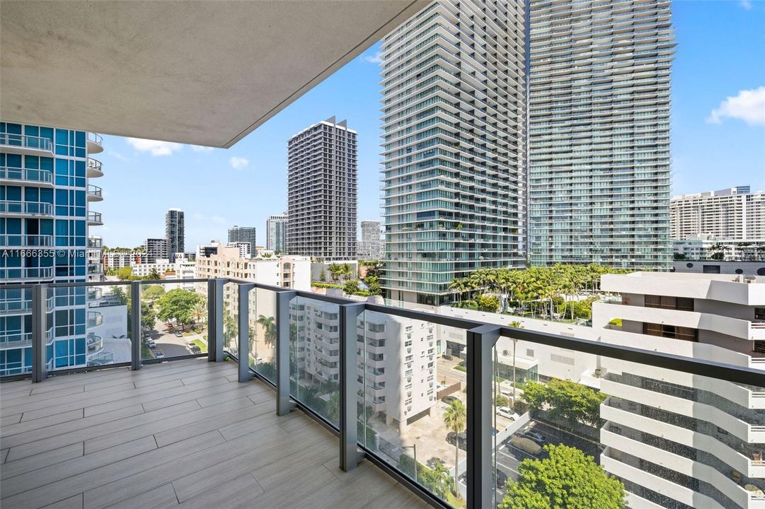 For Sale: $799,000 (2 beds, 2 baths, 1060 Square Feet)