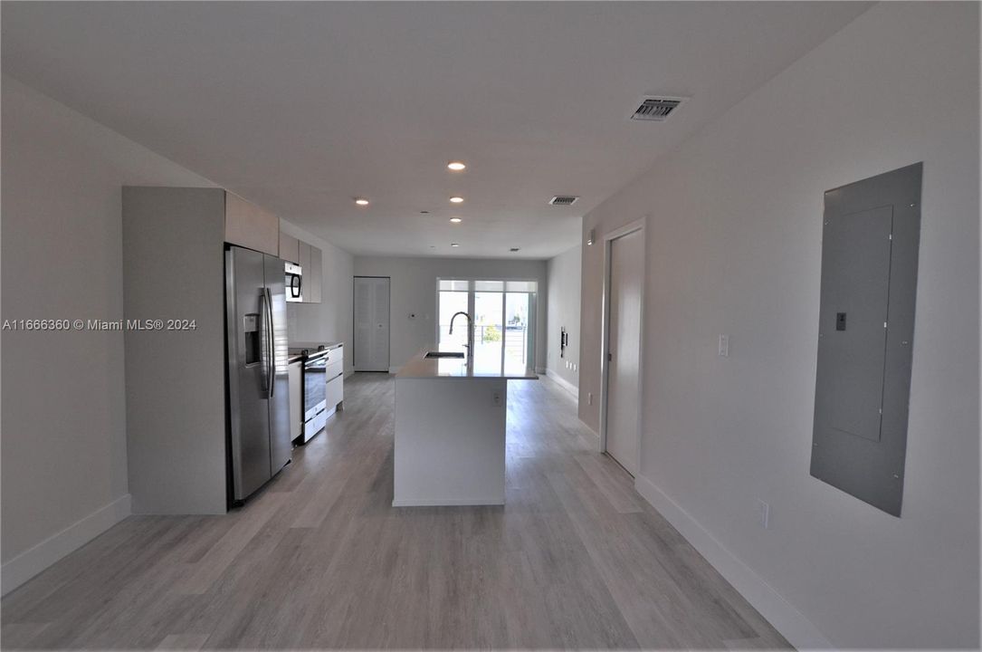 For Sale: $459,000 (2 beds, 2 baths, 1273 Square Feet)