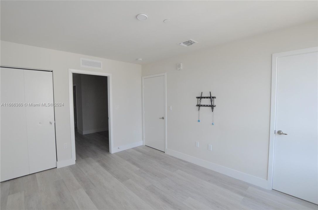 For Sale: $459,000 (2 beds, 2 baths, 1273 Square Feet)