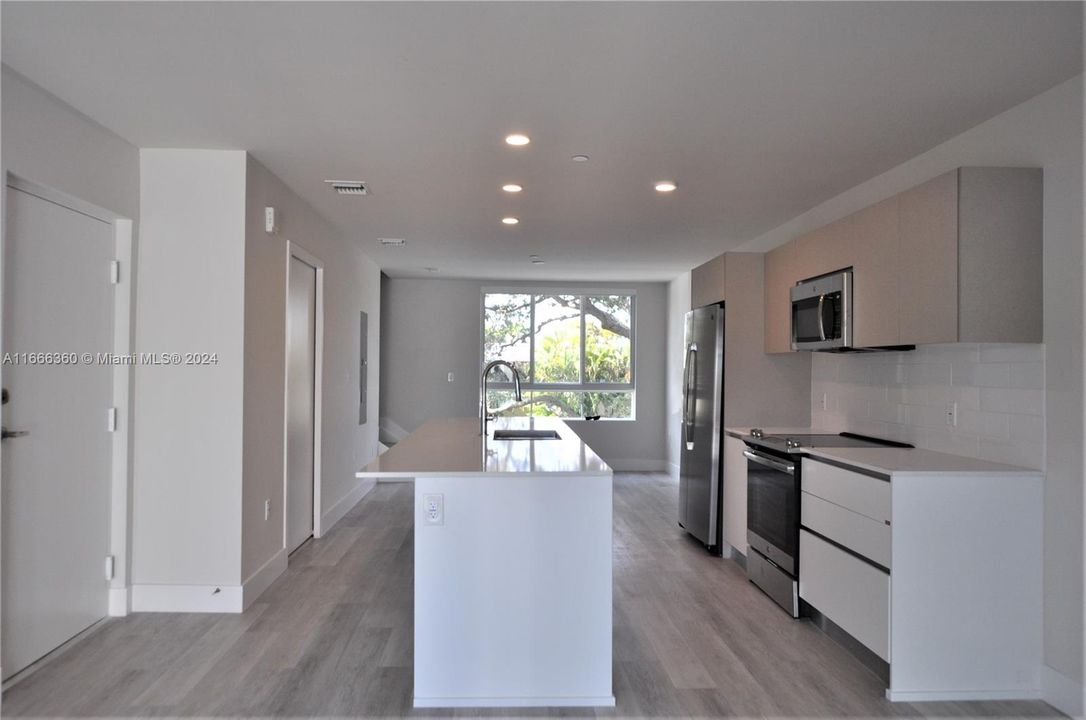 For Sale: $459,000 (2 beds, 2 baths, 1273 Square Feet)