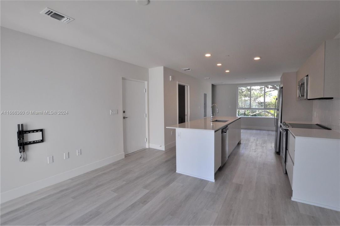 For Sale: $459,000 (2 beds, 2 baths, 1273 Square Feet)