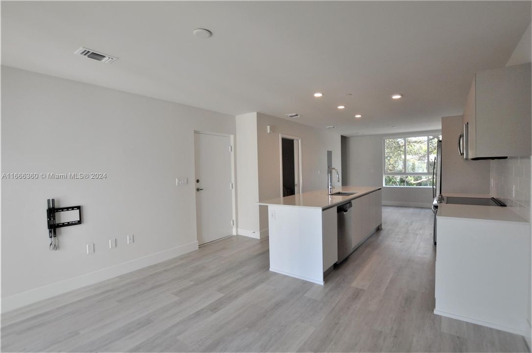 For Sale: $459,000 (2 beds, 2 baths, 1273 Square Feet)