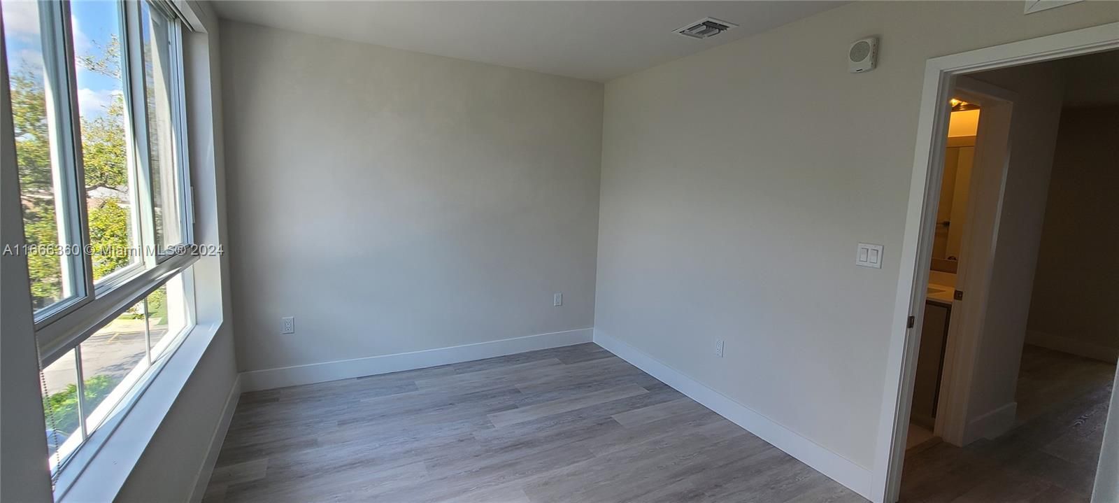 For Sale: $459,000 (2 beds, 2 baths, 1273 Square Feet)