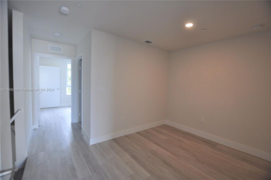 For Sale: $459,000 (2 beds, 2 baths, 1273 Square Feet)