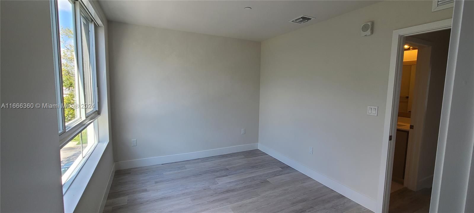 For Sale: $459,000 (2 beds, 2 baths, 1273 Square Feet)