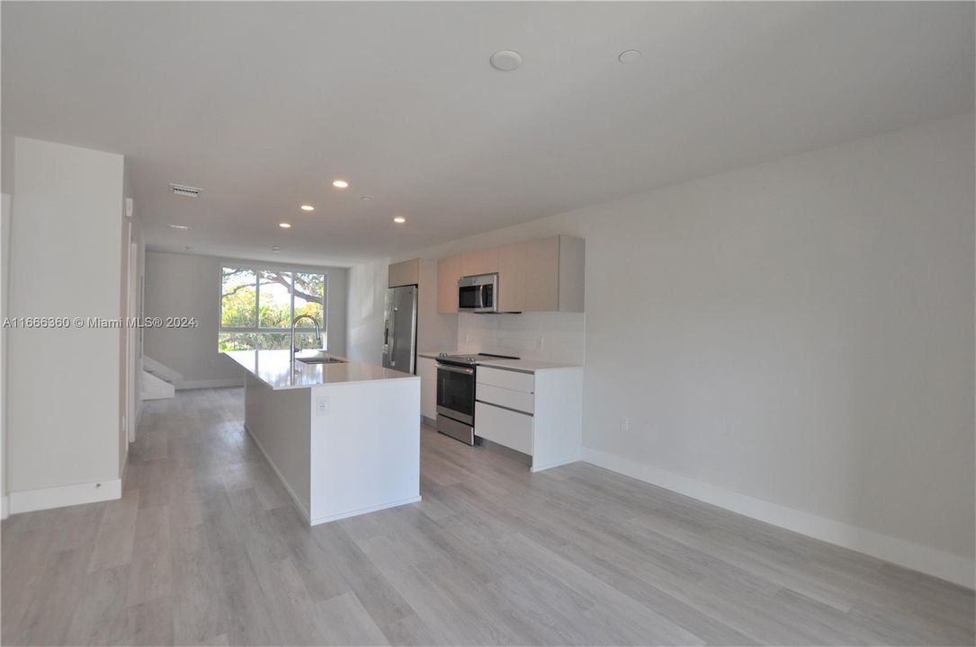 For Sale: $459,000 (2 beds, 2 baths, 1273 Square Feet)