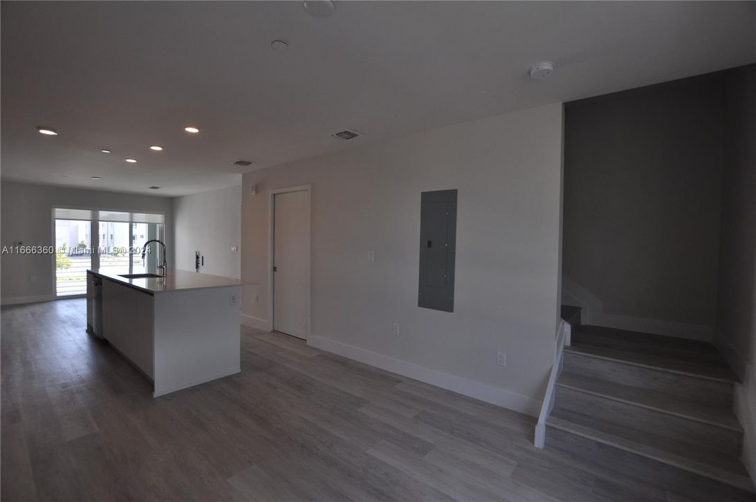 For Sale: $459,000 (2 beds, 2 baths, 1273 Square Feet)