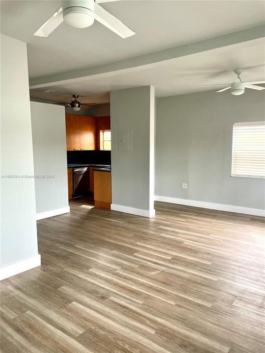 For Rent: $2,420 (2 beds, 1 baths, 1200 Square Feet)