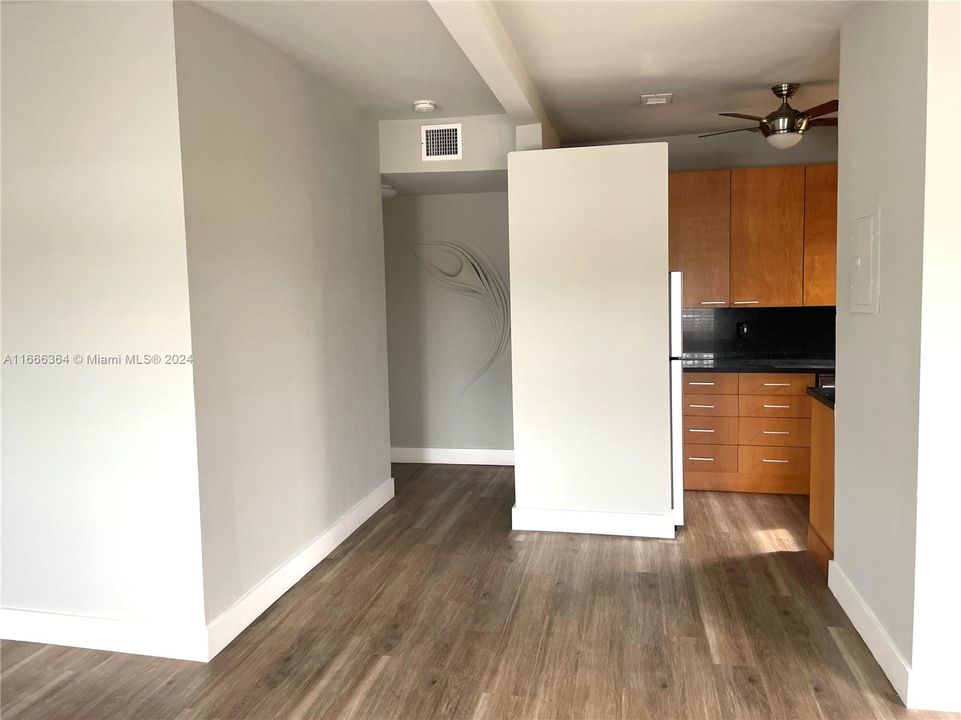 For Rent: $2,420 (2 beds, 1 baths, 1200 Square Feet)