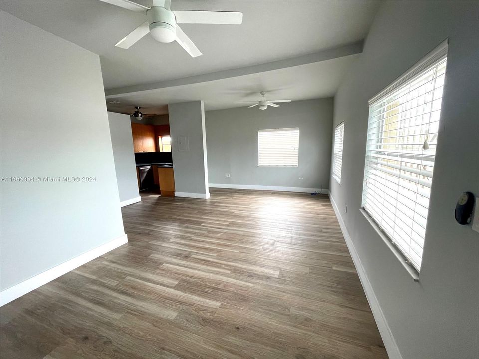 For Rent: $2,420 (2 beds, 1 baths, 1200 Square Feet)