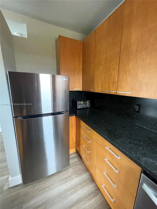 For Rent: $2,420 (2 beds, 1 baths, 1200 Square Feet)