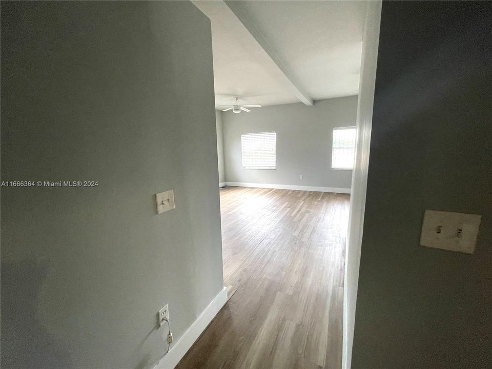 For Rent: $2,420 (2 beds, 1 baths, 1200 Square Feet)