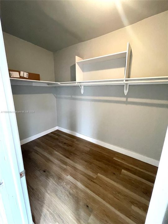 For Rent: $2,420 (2 beds, 1 baths, 1200 Square Feet)