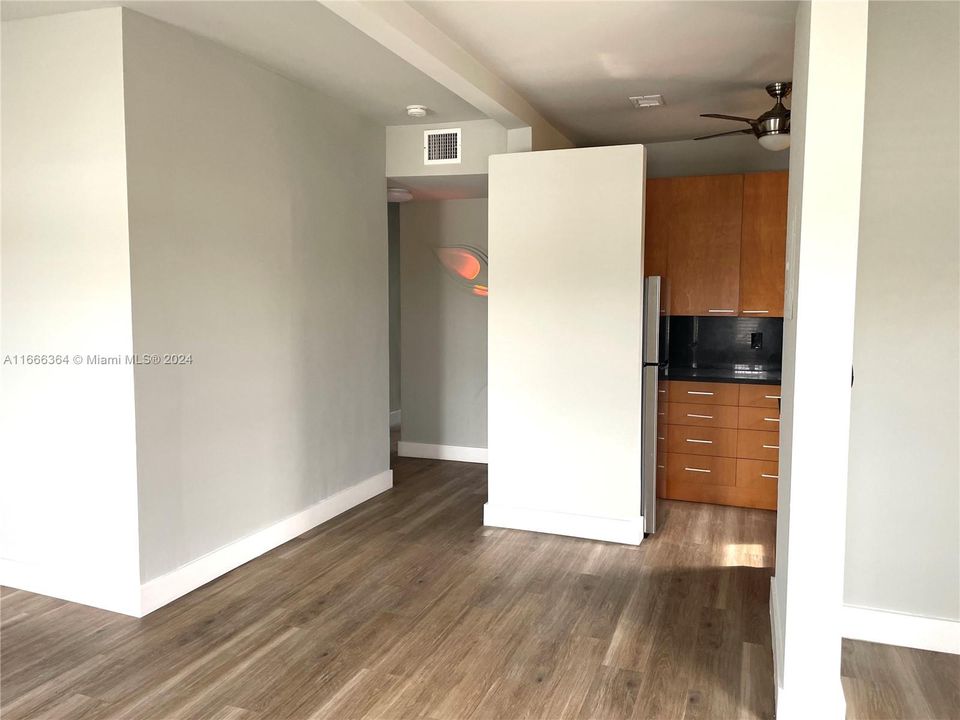 For Rent: $2,420 (2 beds, 1 baths, 1200 Square Feet)